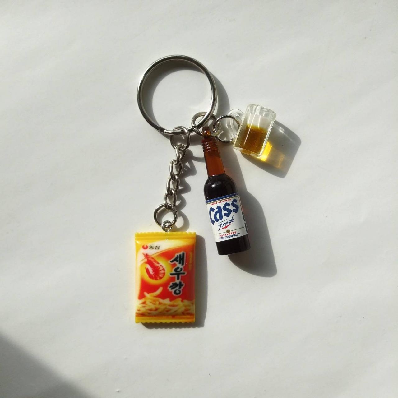 Beer & Snack>>>korean Cass Beer Bottle With Mug Of Beer And Korean Shirmp Flavoured Crackers Keychain,