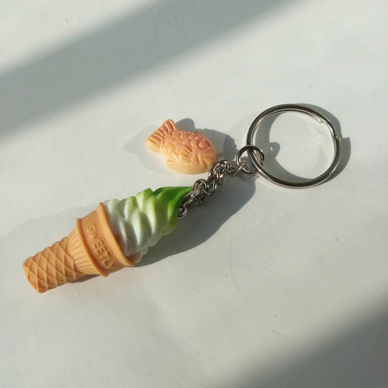 Green Tea & Vanilla Ice-cream Cone With Fish-sharped Bun Keychain, Cute Keychain, Taiyaki Keychain, Dessert Keychain